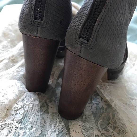 SPLENDID Gray Croco Nubuck Upper - Picture 5 of 5